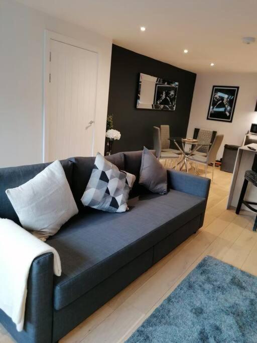 New Town House With *Free Allocated Parking* Apartment Brighton Bagian luar foto