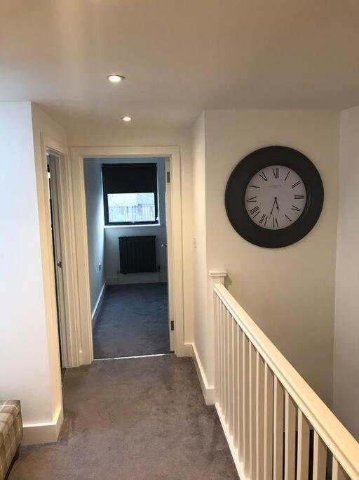 New Town House With *Free Allocated Parking* Apartment Brighton Bagian luar foto