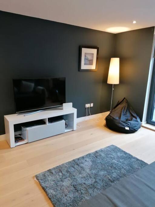 New Town House With *Free Allocated Parking* Apartment Brighton Bagian luar foto