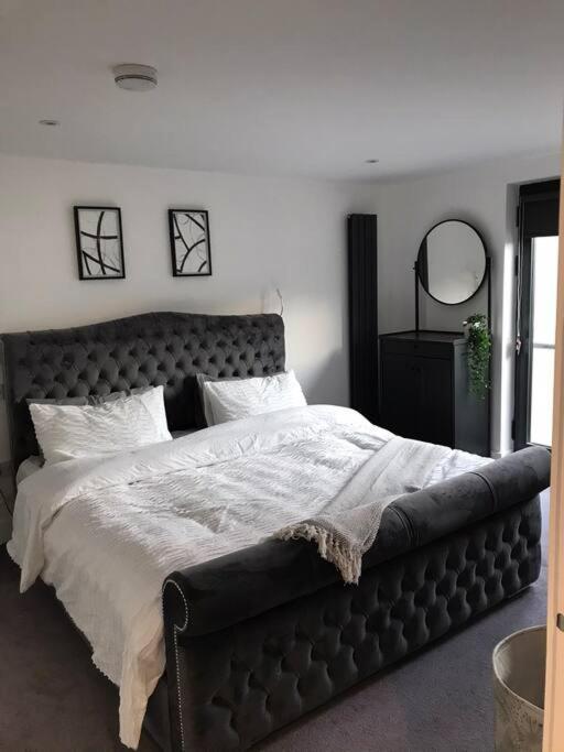 New Town House With *Free Allocated Parking* Apartment Brighton Bagian luar foto